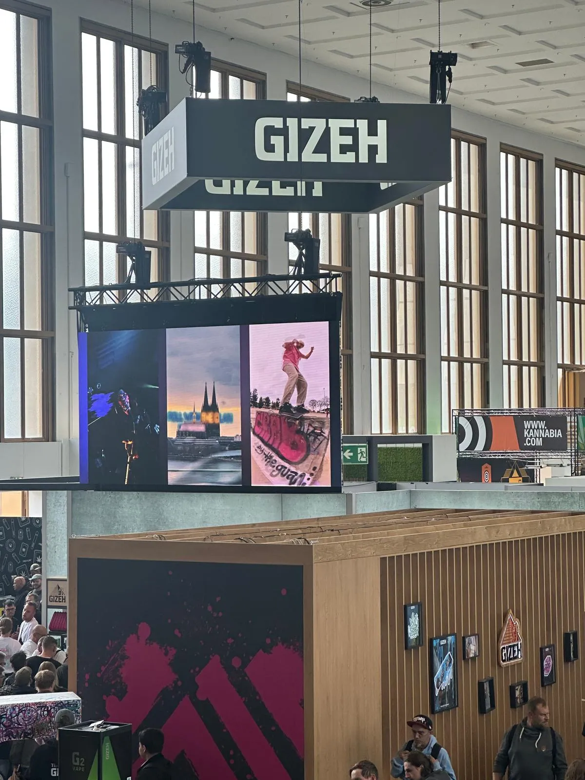 Stand GIZEH per cartine con schermi LED giganti a Mary Jane Berlin 2026
